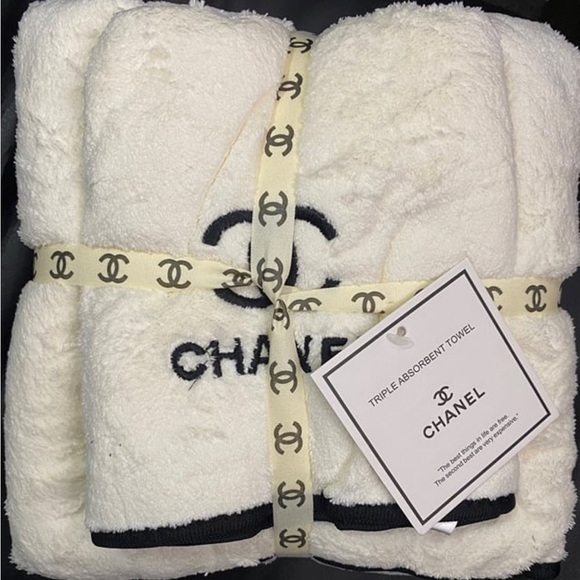 🫧🛁🫧CHANEL BATH TOWEL SET 🫧🛁🫧 NWT 🫧🛁🫧 - Picture 15 of 16